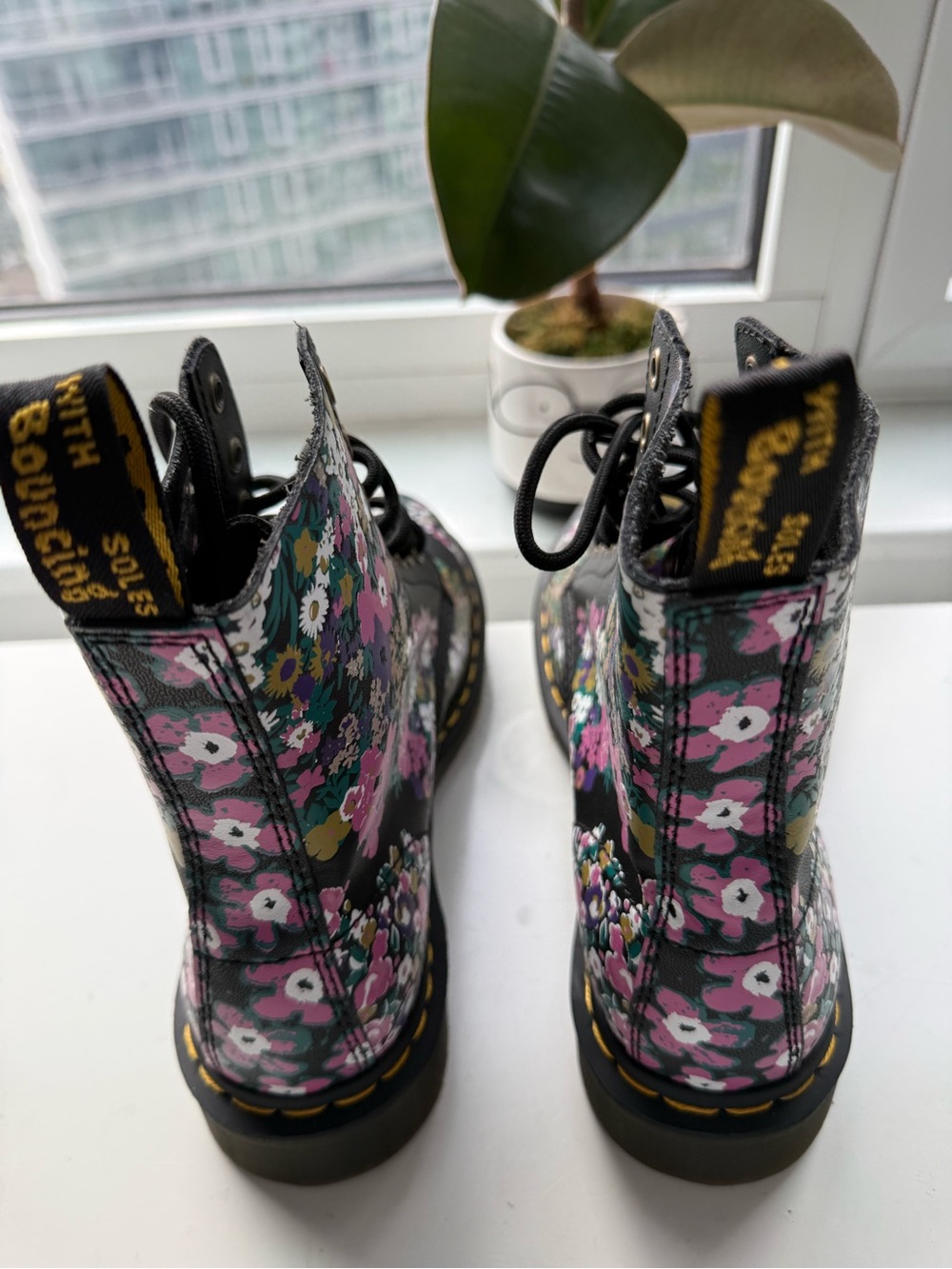 Dr. Martens 1460 pascal Floral vintage Leather Lace-Up Boots - Picture 4 of 4